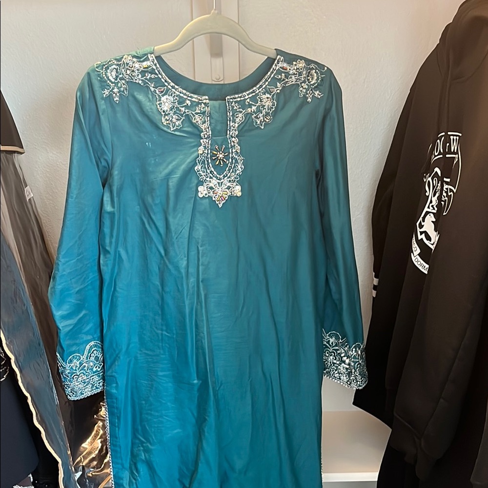 Stunning Embroidered 3-piece shalwar kameez
